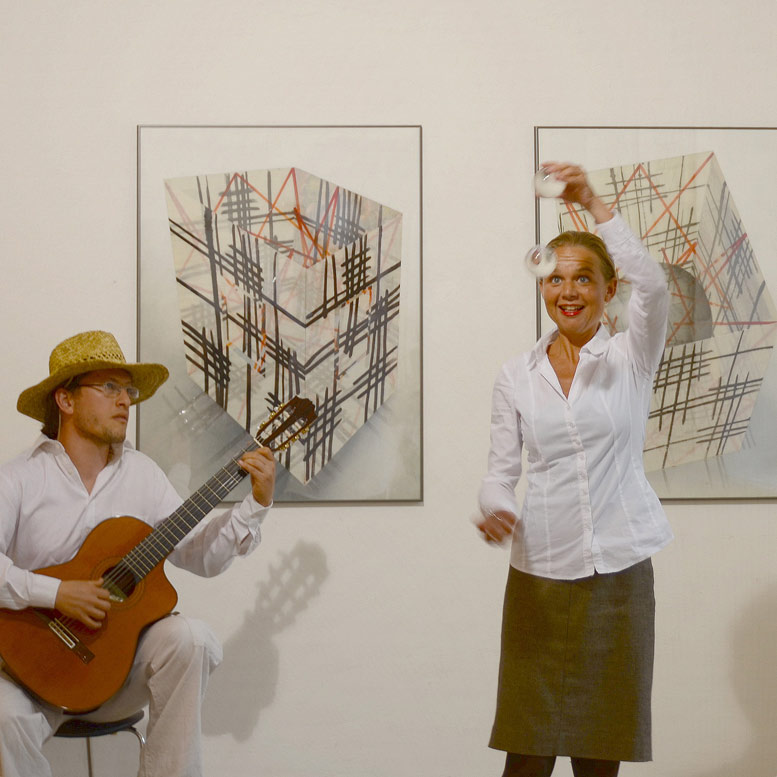 Kontakt-Jonglage-Performance (Foto: Axel Sommer)