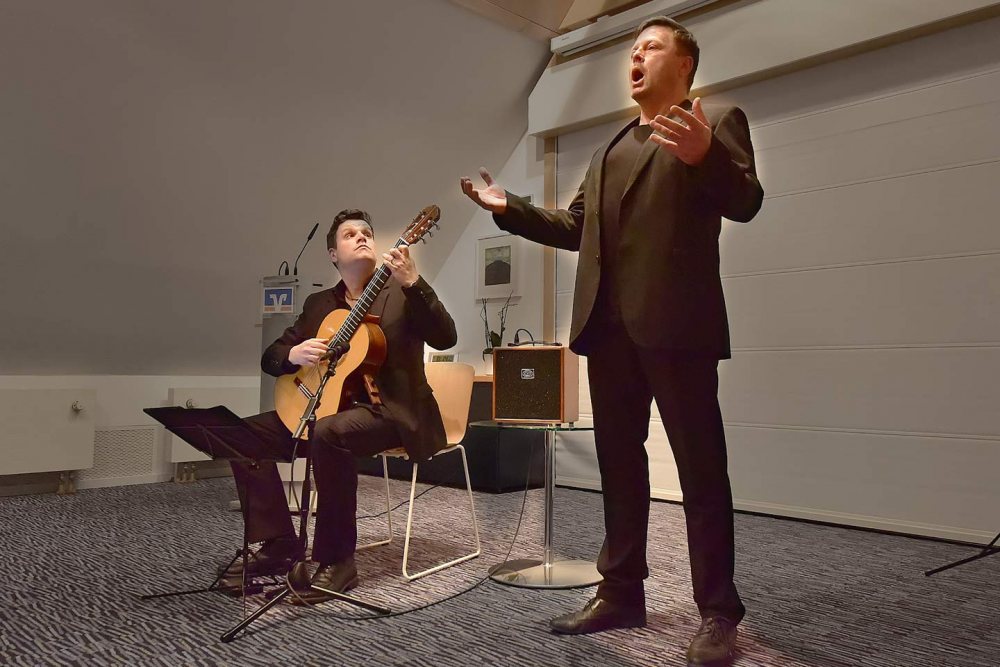 Oliver Thedieck (Gitarre) und Oliver Munique (Bariton)